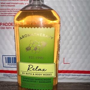 Bath and Body Works Aromatherapy Relax Hawaiian Sandalwood Eucalyptus Body Wash
